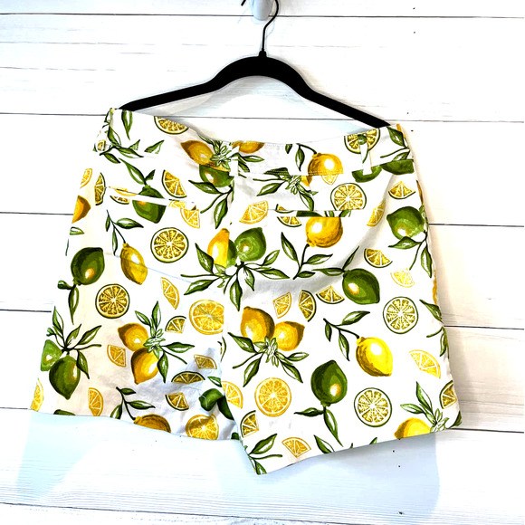 Isaac Misrahi Lemon Lime Shorts- Women 12 - Picture 3 of 3